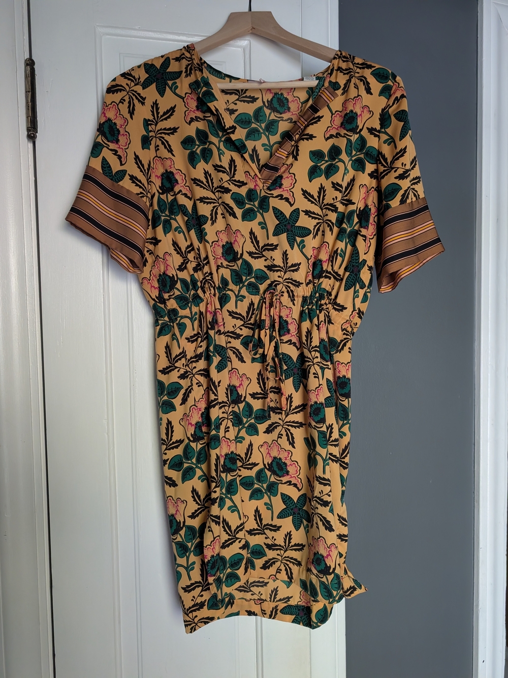 Scotch & Soda Mustard Floral V-Neck Short Sleeve Dress